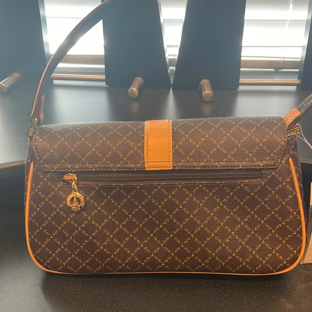 Stylish Purse - Picture 2 of 5